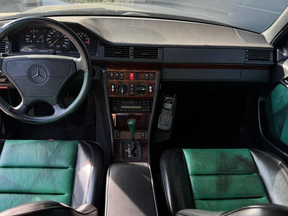 Image 8/15 of Mercedes-Benz E 500 Limited (1994)