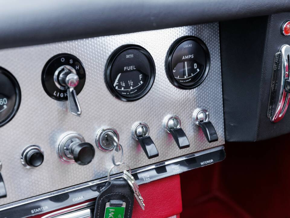 Afbeelding 33/50 van Jaguar E-Type 3.8 (1961)