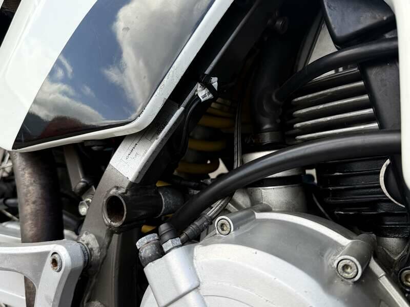 Image 6/40 of Cagiva DUMMY (1994)