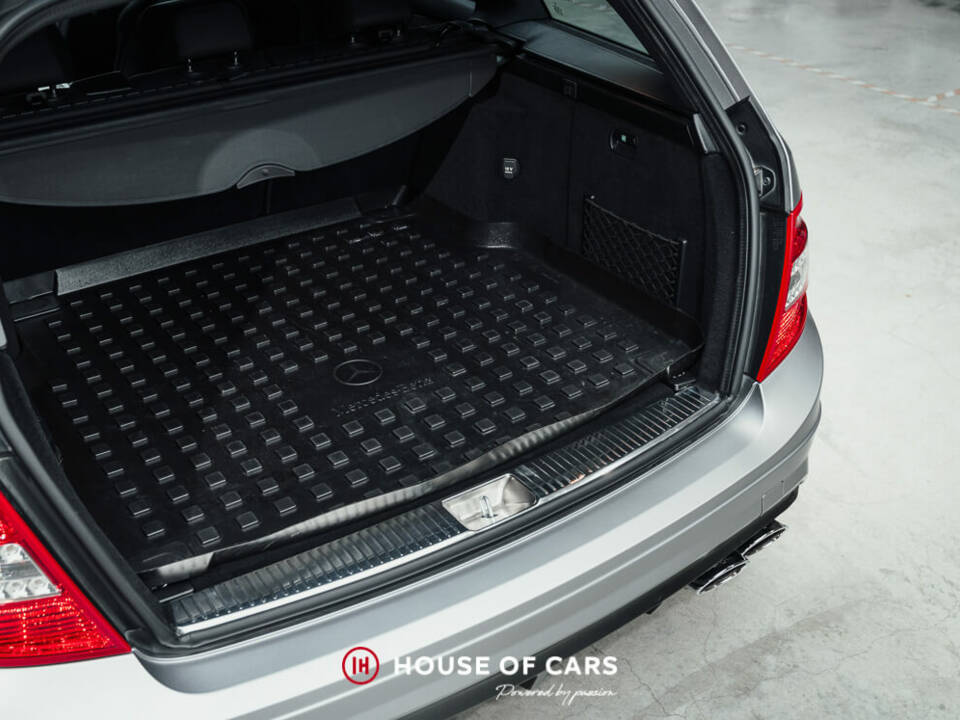 Bild 14/24 von Mercedes-Benz C 63 AMG T (2010)