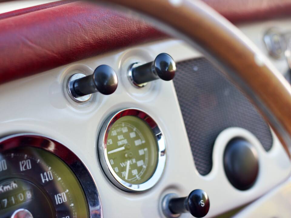 Image 14/56 of MG MGA 1500 (1957)