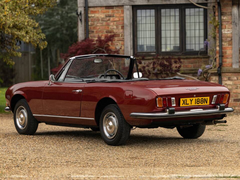 Image 4/45 of Peugeot 504 Convertible (1974)