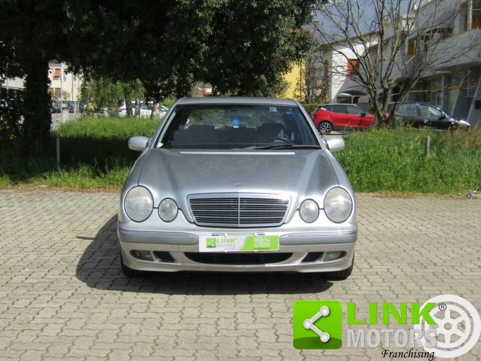 Bild 5/10 von Mercedes-Benz E 270 CDI (2000)