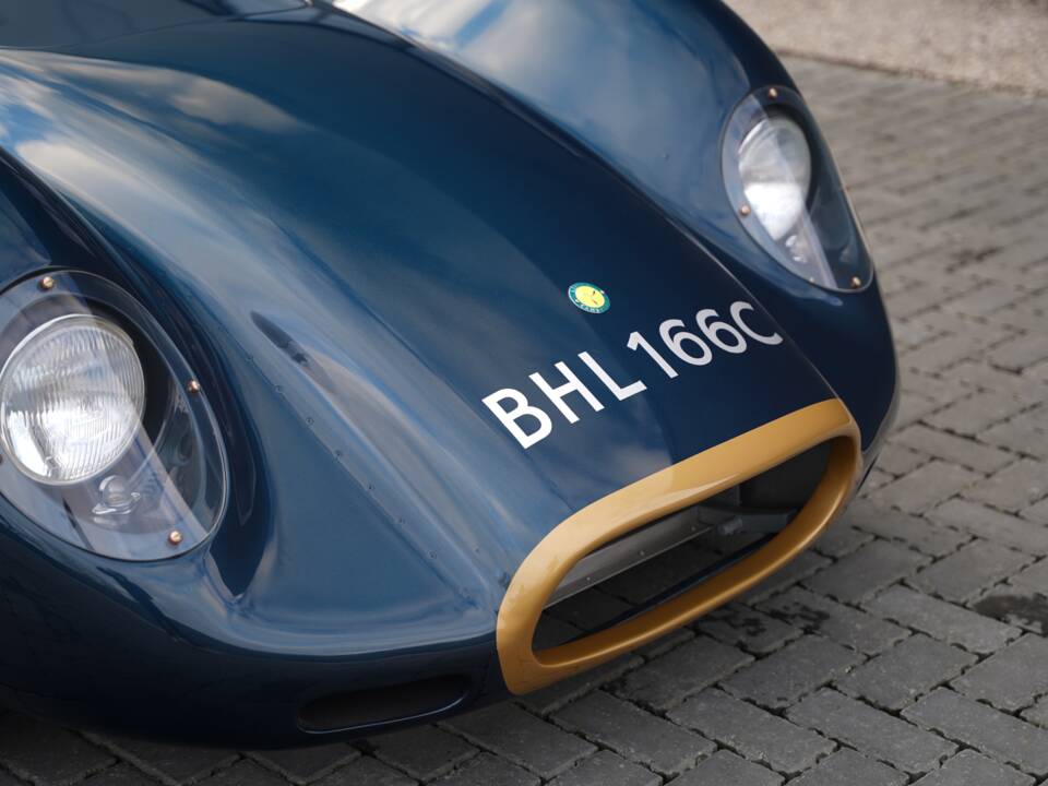 Image 27/50 of Lister Knobbly (1958)