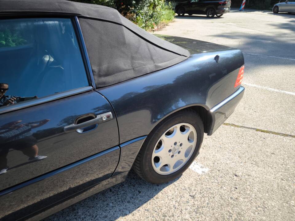Image 34/38 of Mercedes-Benz SL 320 (1994)