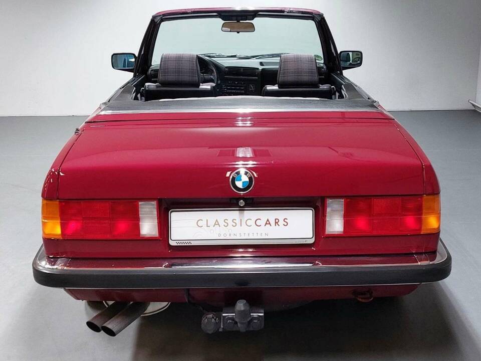 Image 6/14 de BMW 320i (1990)