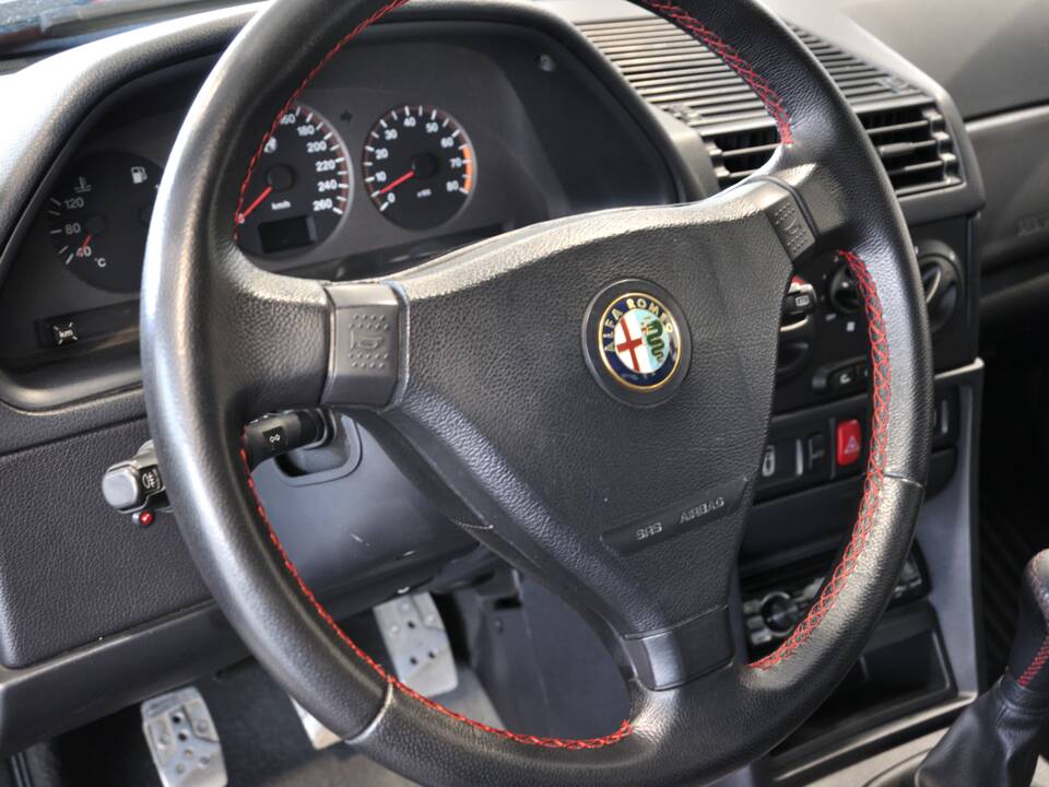 Afbeelding 21/29 van Alfa Romeo 145 Quadrifoglio Verde (1996)