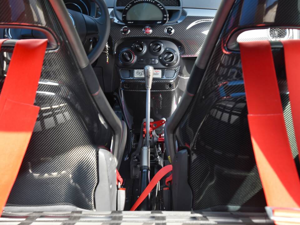 Image 14/21 of Abarth 695 Biposto (2016)