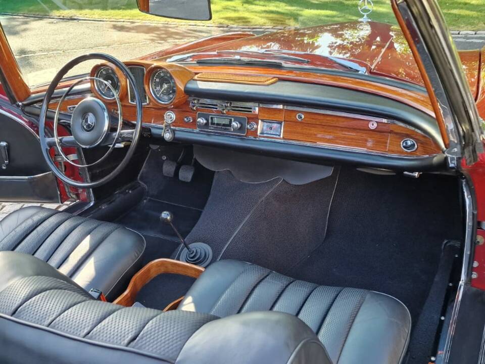 Image 15/44 of Mercedes-Benz 220 SE b (1962)