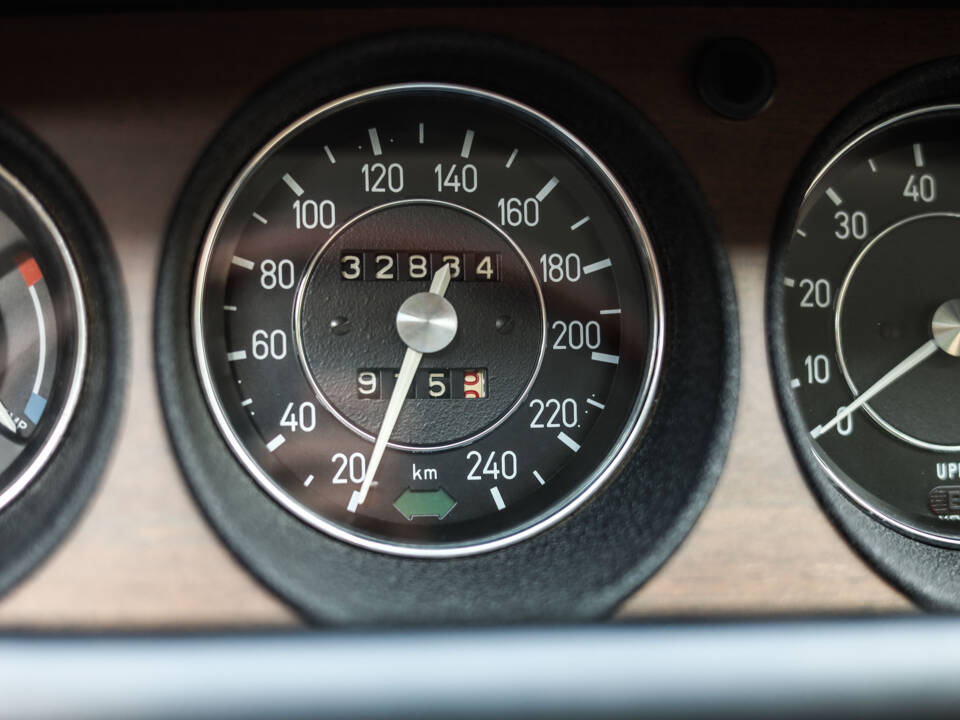 Image 17/95 of BMW 3.0 CSi (1975)