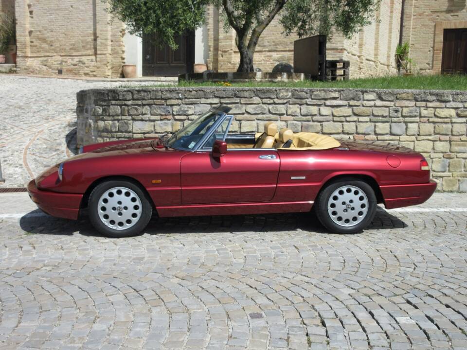 Immagine 10/26 di Alfa Romeo 2.0 Spider (1990)