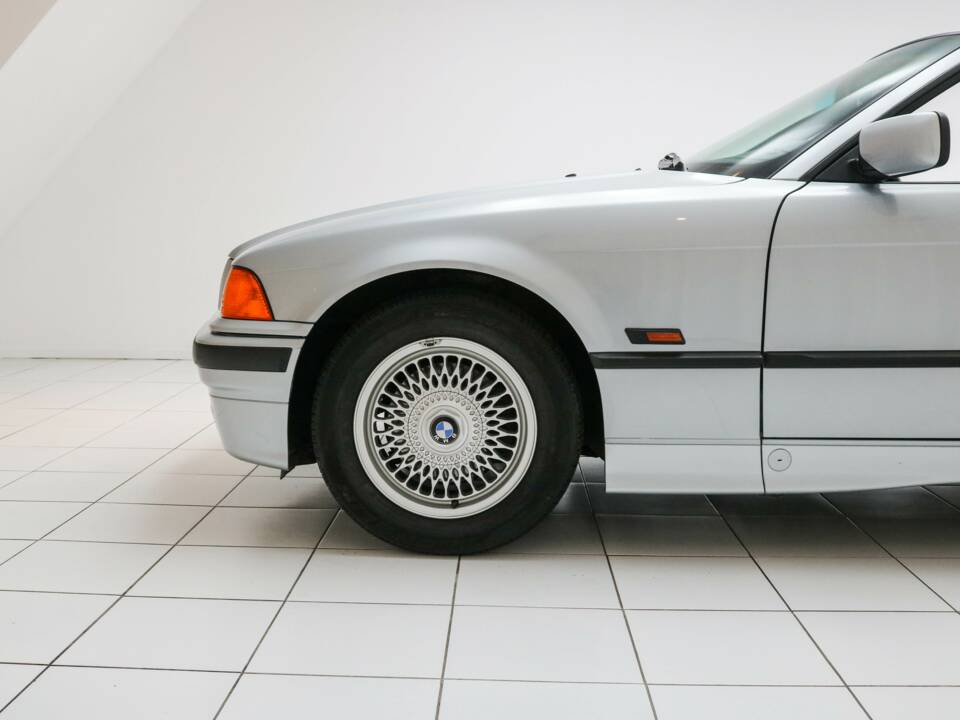 Imagen 6/28 de BMW 325i (1994)