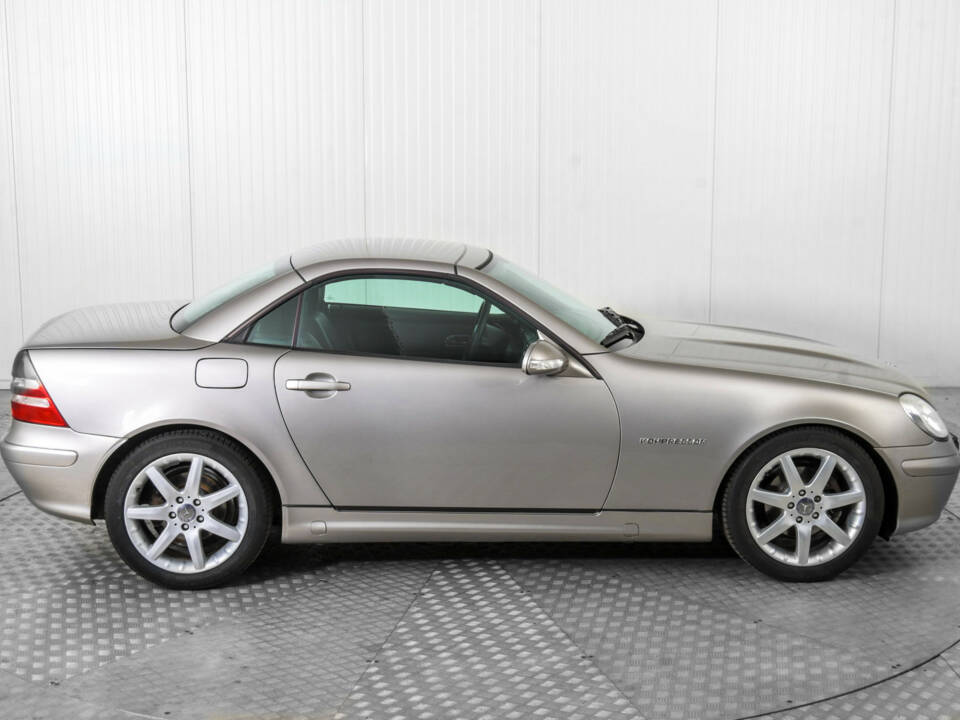 Image 46/50 of Mercedes-Benz SLK 200 Kompressor (2002)