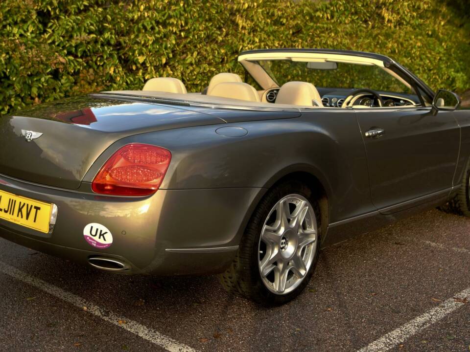 Image 13/50 of Bentley Continental GTC (2011)