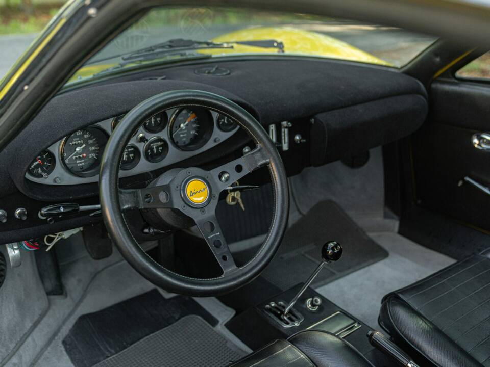 Image 38/50 of Ferrari Dino 246 GT (1971)