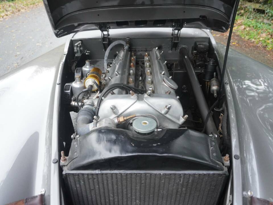 Image 15/19 of Jaguar XK 120 OTS (1952)