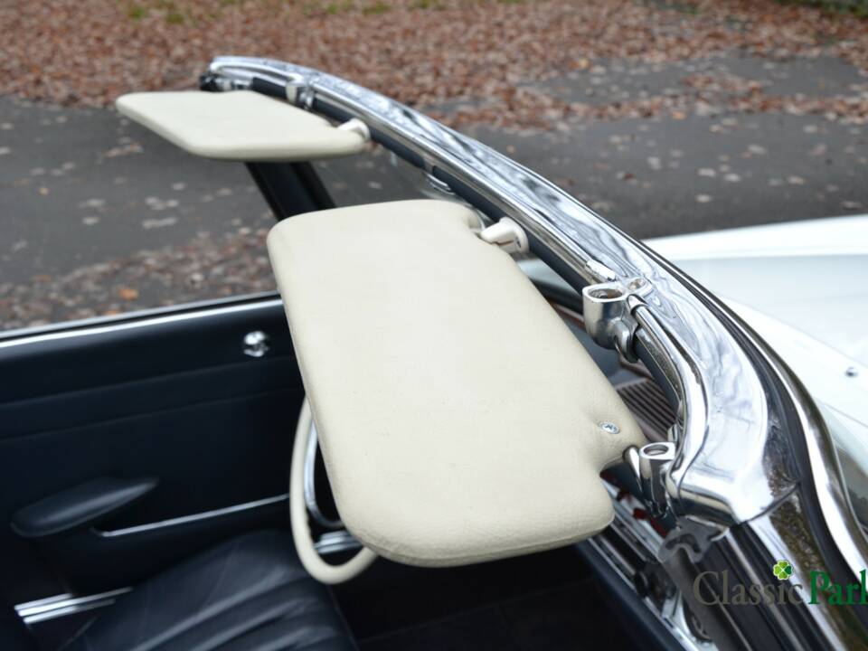 Image 21/50 of Mercedes-Benz 250 SL (1966)