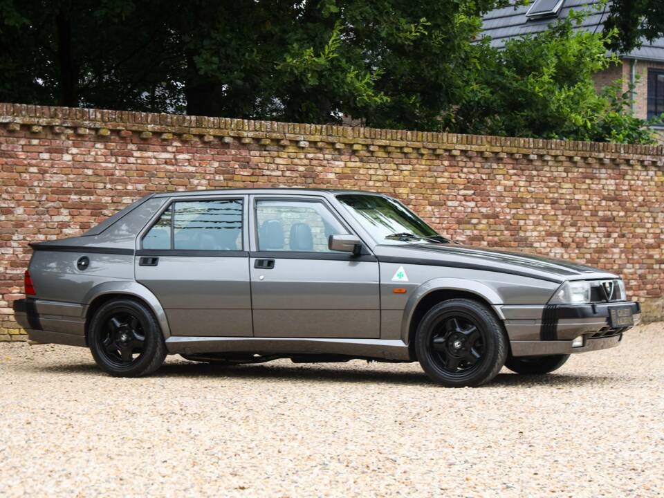 Image 31/50 of Alfa Romeo 75 3.0 V6 QV (1988)