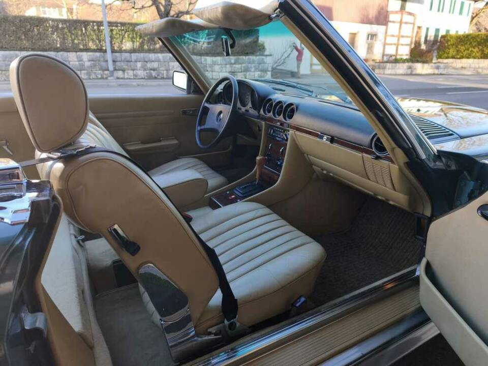 Image 12/26 of Mercedes-Benz 500 SL (1981)