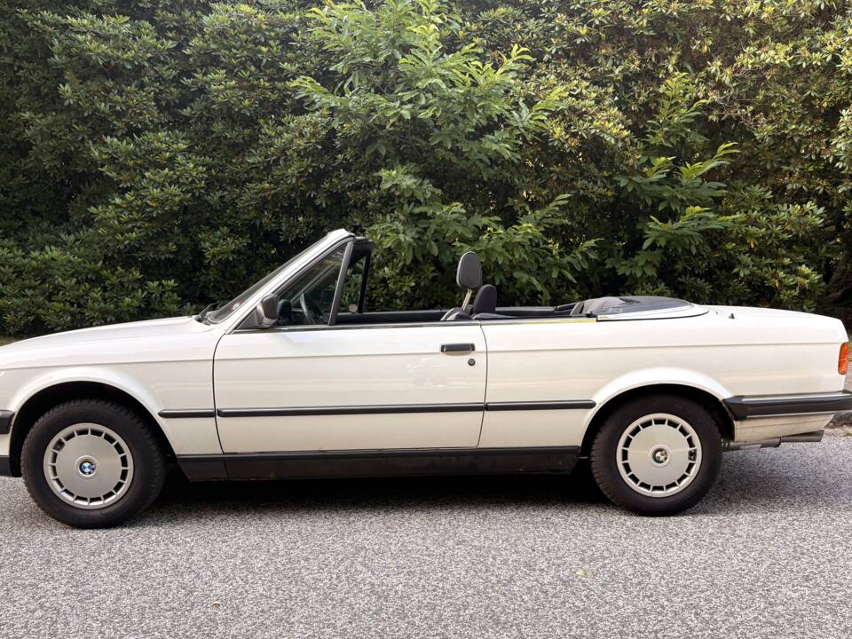 Immagine 5/75 di BMW 320i (1988)