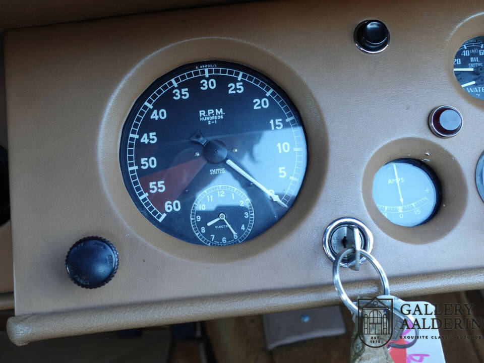 Image 33/50 of Jaguar XK 120 OTS (1954)