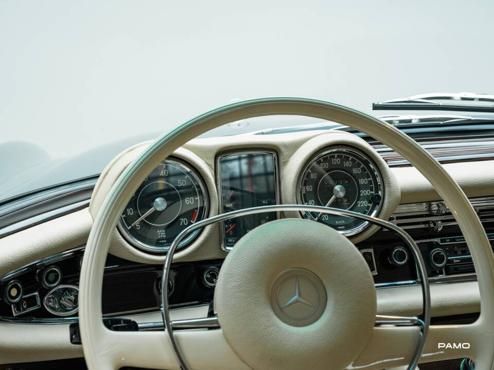 Bild 27/31 von Mercedes-Benz 280 SE 3,5 (1971)