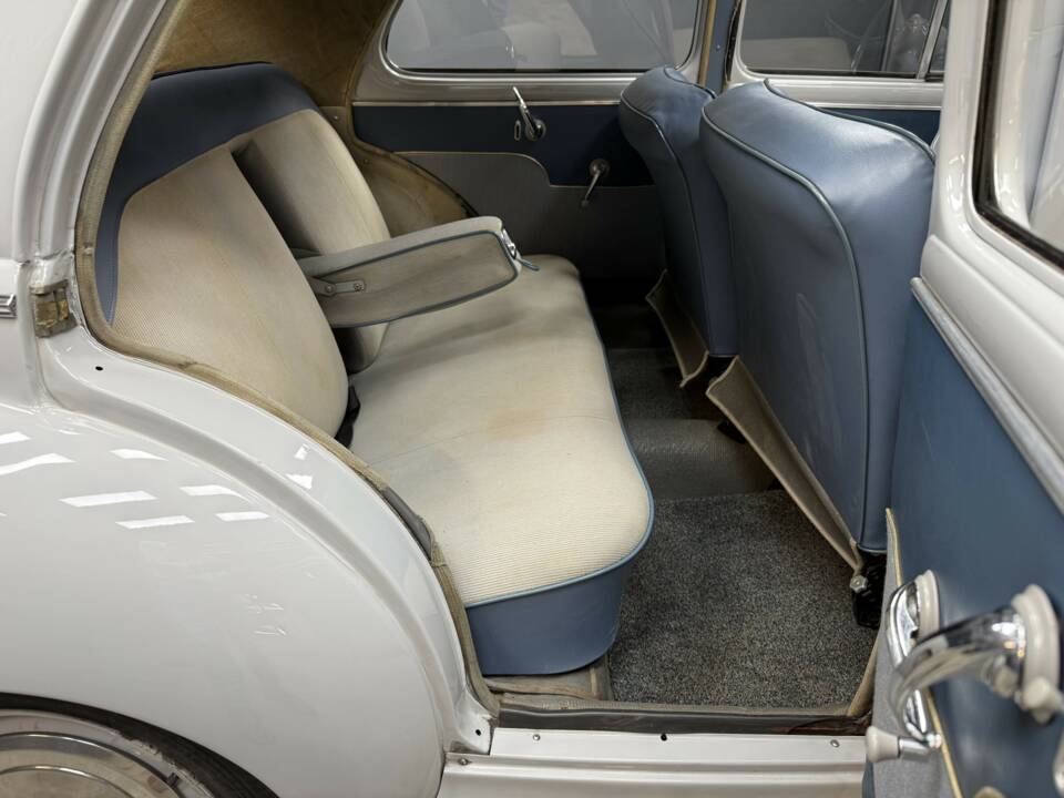 Bild 48/50 von Peugeot 203 C (1960)