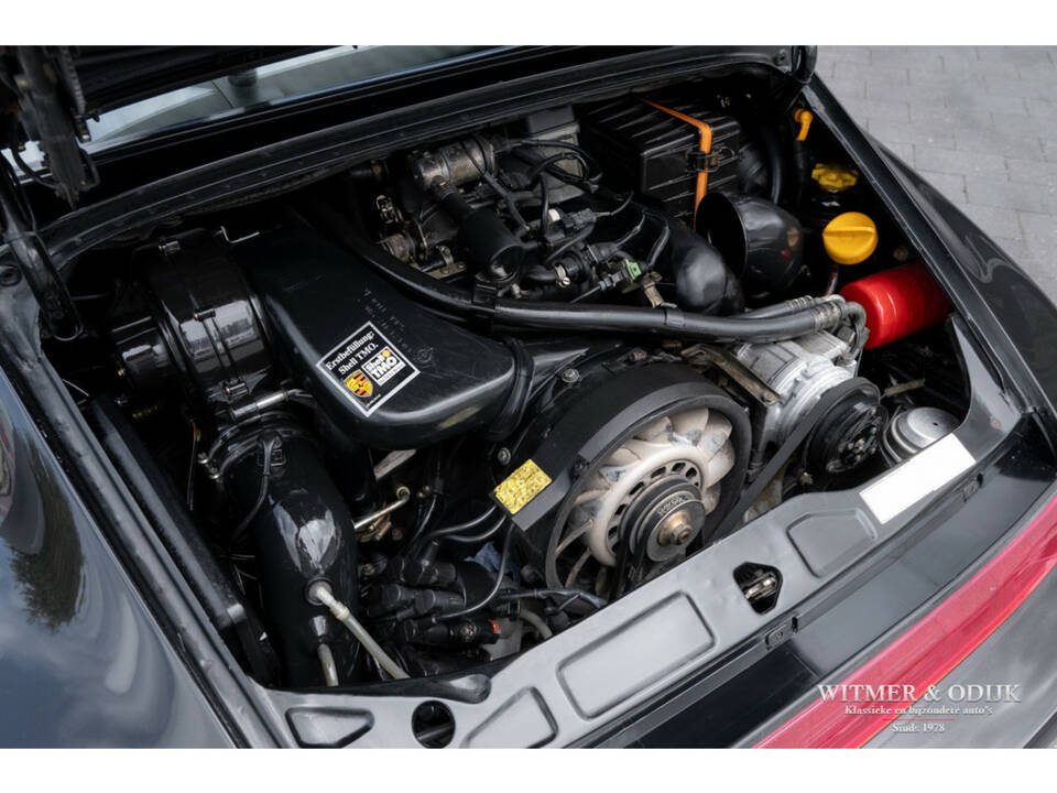 Image 27/28 de Porsche 911 Carrera 4 (1990)