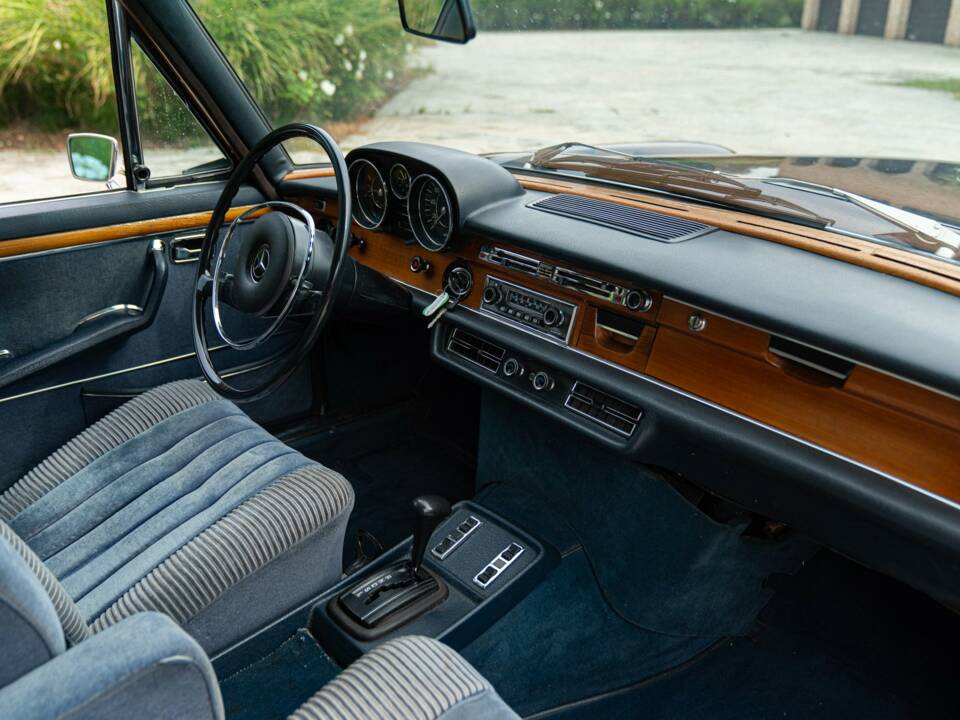Image 22/50 of Mercedes-Benz 300 SEL 3.5 (1973)