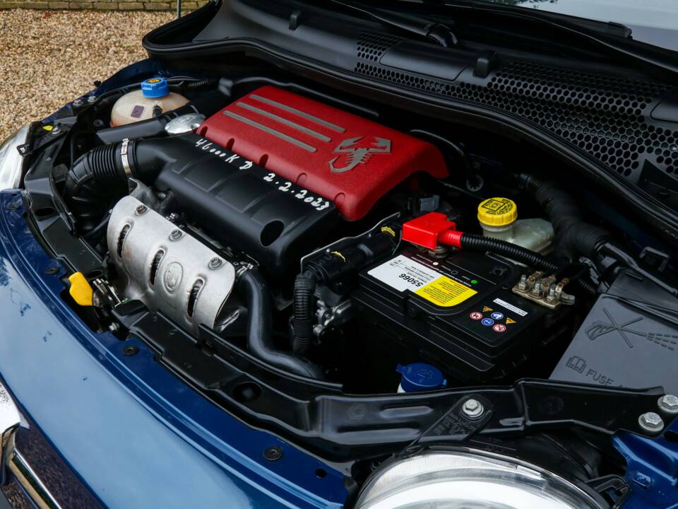 Image 28/50 of Abarth 595 Cabrio Italia (2011)