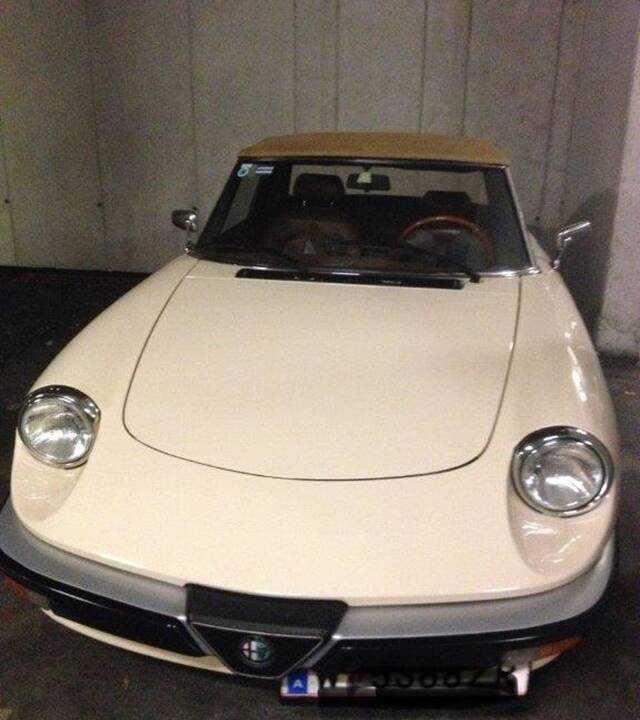 Image 8/16 de Alfa Romeo 2000 Spider Veloce (1981)