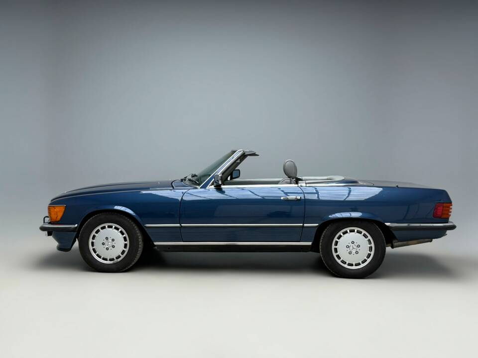 Image 9/23 of Mercedes-Benz 380 SL (1984)