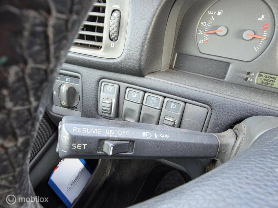 Image 19/37 of Volvo V 70 2.4 (2000)