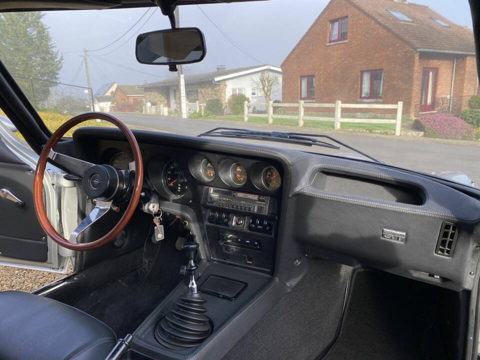 Image 2/8 of Opel GT 1900 (1970)