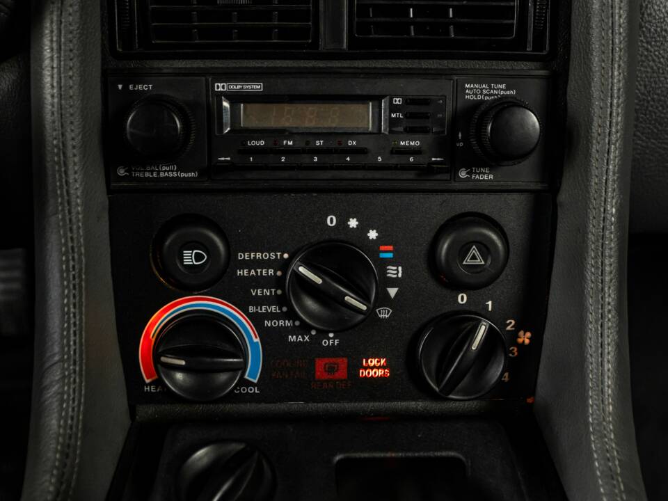 Image 38/66 of DeLorean DMC-12 (1981)