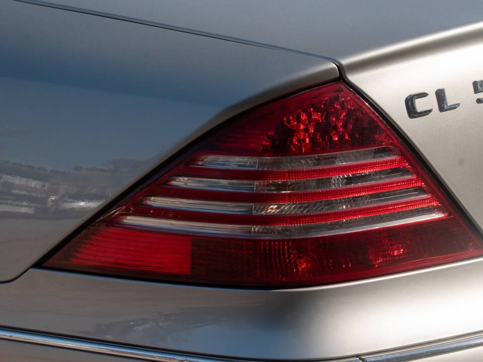 Image 19/50 of Mercedes-Benz CL 500 (2002)