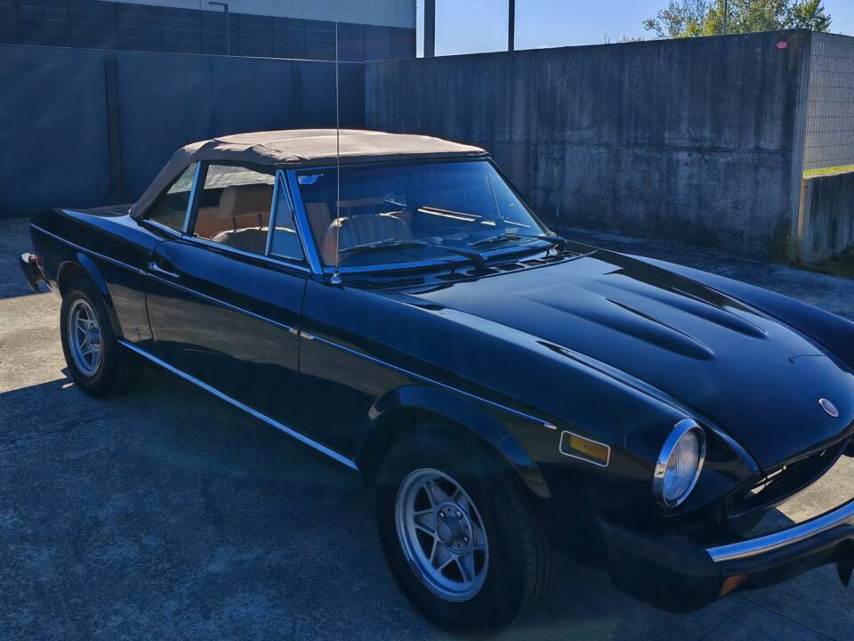 Image 10/42 of FIAT 124 Spider CS1 (1975)