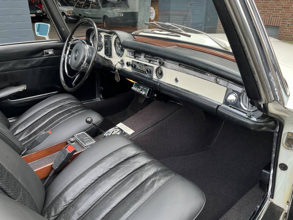 Image 39/100 of Mercedes-Benz 280 SL (1970)