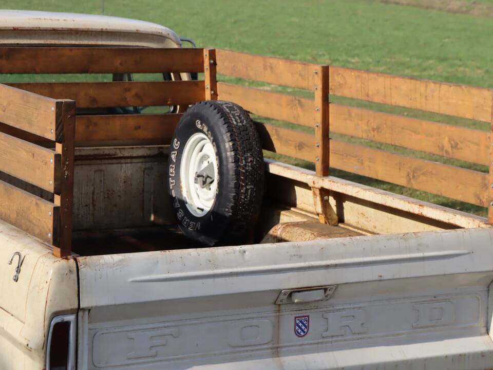 Image 30/52 of Ford F-100 (1967)