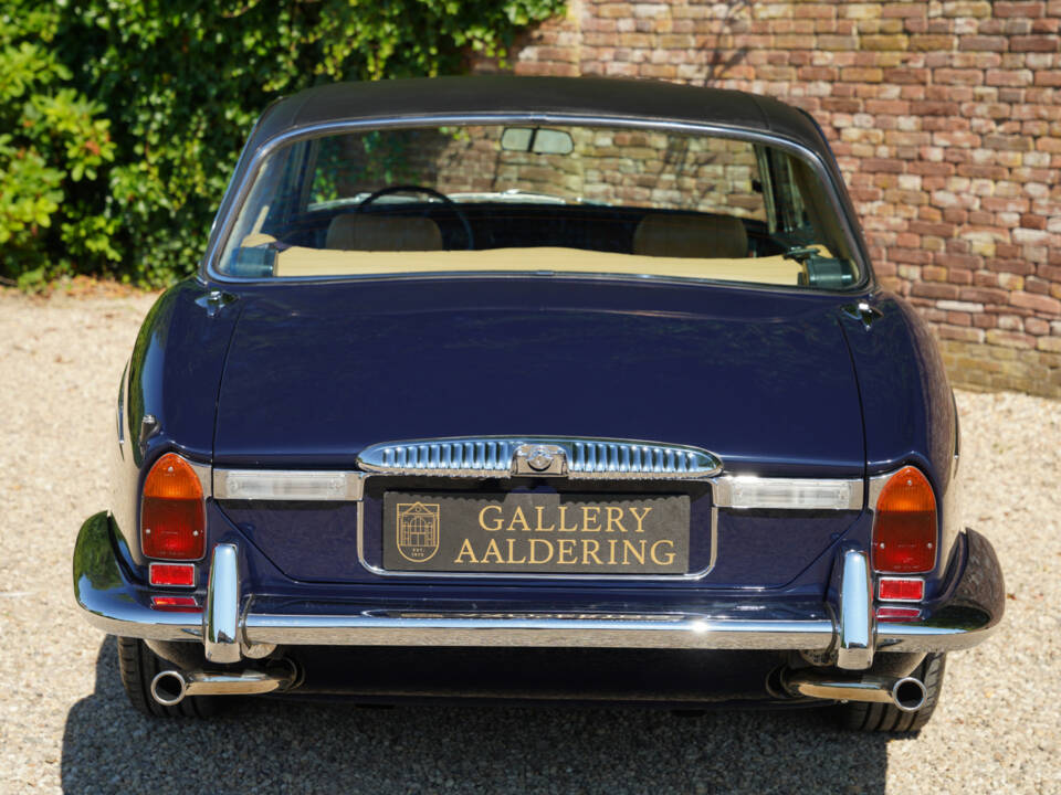 Image 31/50 of Jaguar XJ 6 C 4.2 (1977)