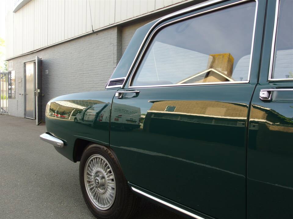 Image 23/99 of Alfa Romeo 1750 Berlina (1970)