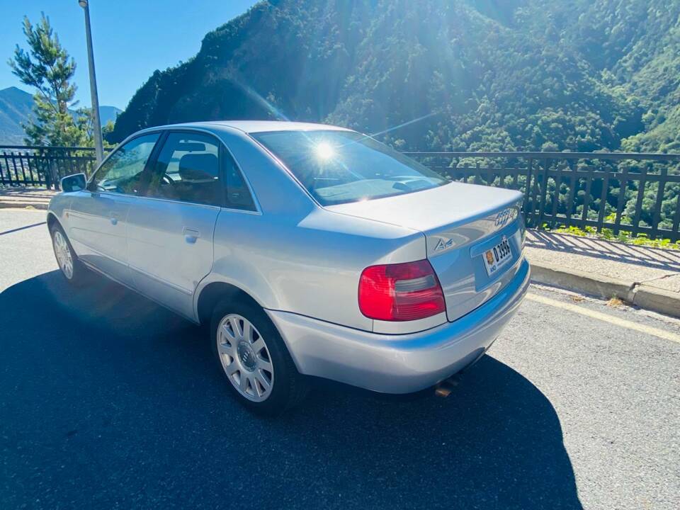 Bild 3/5 von Audi A4 2.4 (1998)
