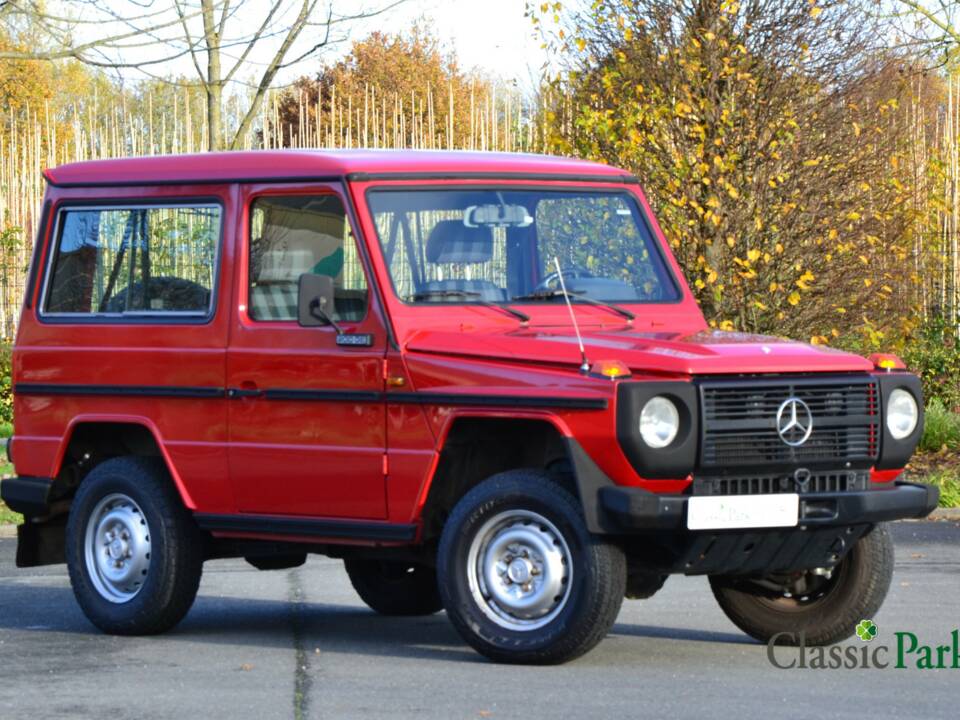 Image 7/50 of Mercedes-Benz 200 GE (SWB) (1987)