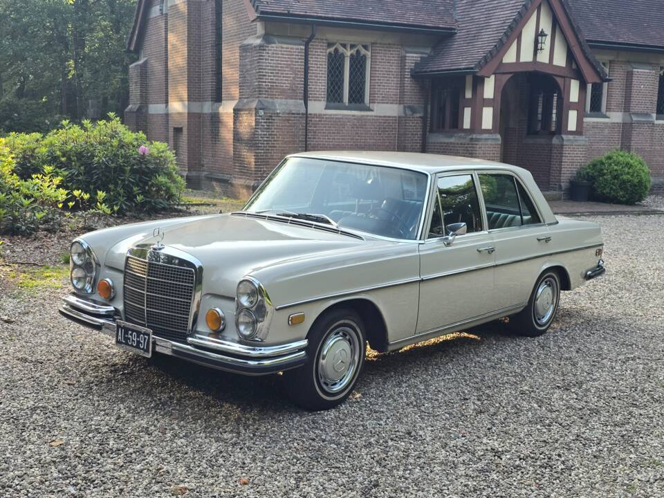 Image 46/62 of Mercedes-Benz 280 SE (1971)