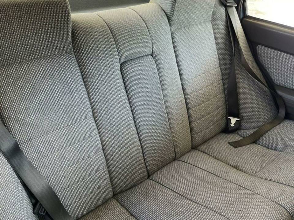 Bild 2/10 von Alfa Romeo 75 1.8 (1987)