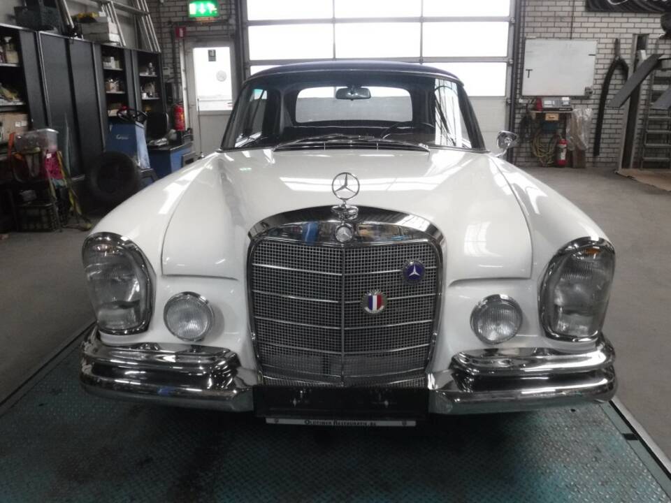 Bild 35/50 von Mercedes-Benz 220 SE b (1963)