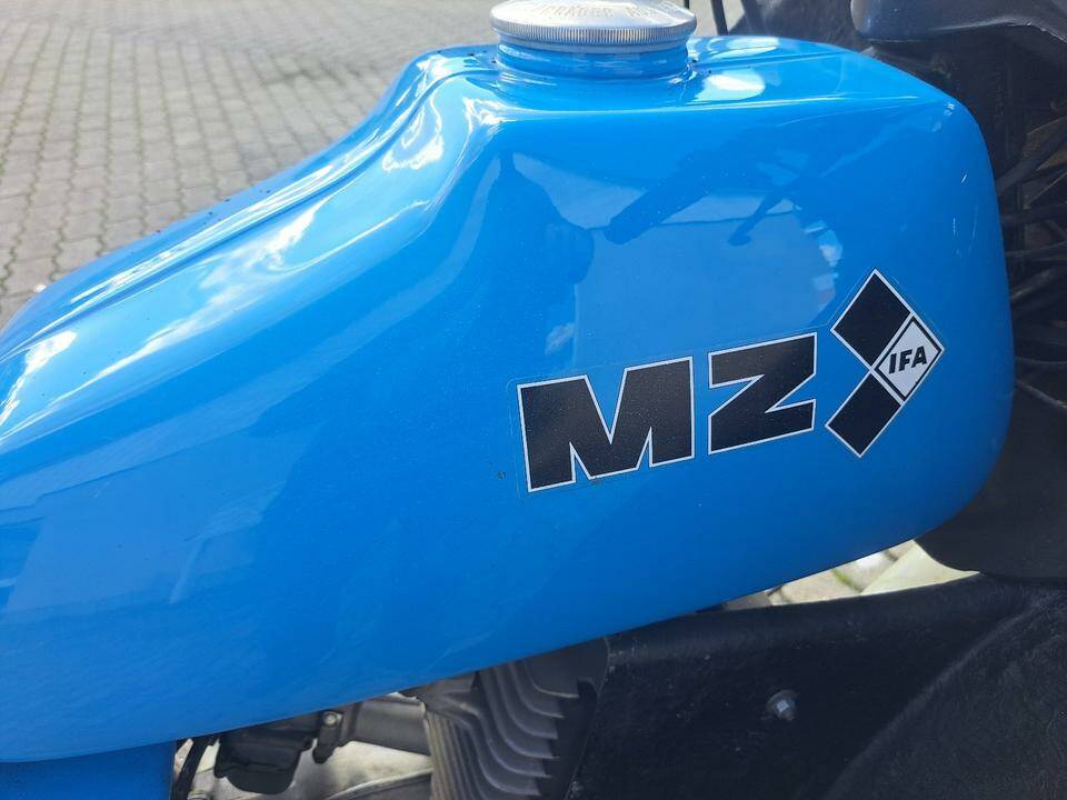 Bild 11/19 von MZ DUMMY (1900)