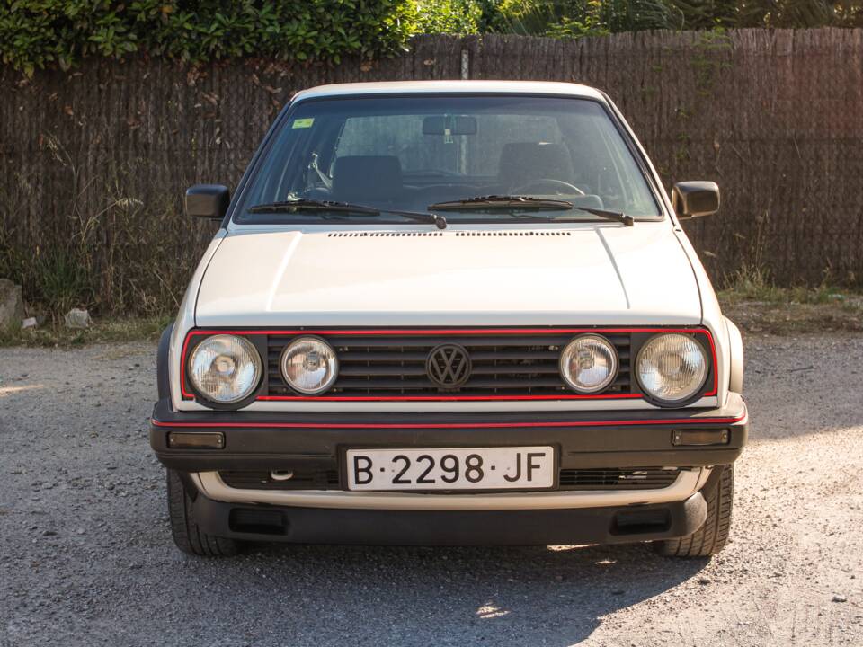Bild 2/58 von Volkswagen Golf II GTi 1.8 (1988)