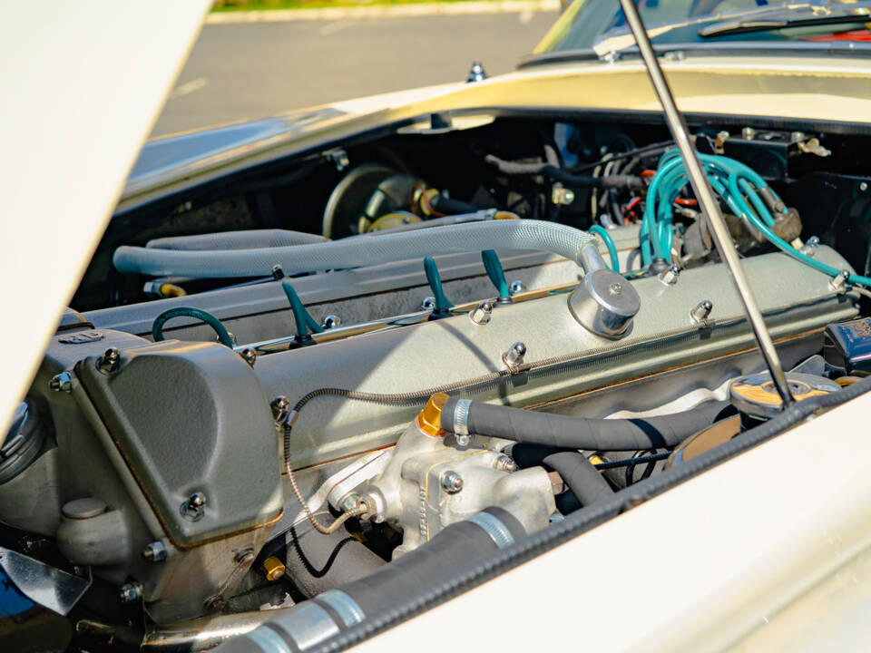 Bild 56/62 von Aston Martin DB 6 Mk II Volante (1970)