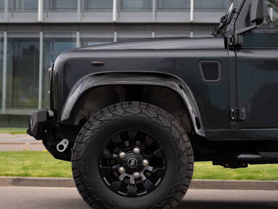 Image 32/41 of Land Rover Defender 110 (1992)